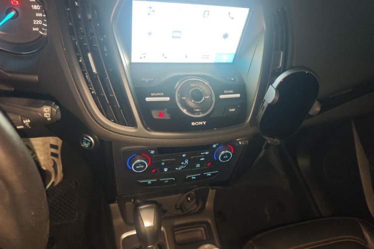 Used Ford Kuga 2017 EcoBoost 245 Four-Wheel-Drive Sport Model Audio And AC Panel