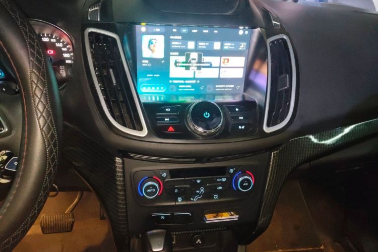 Used Ford Kuga 2017 EcoBoost 180 Two-Wheel-Drive Platinum Edition Audio And AC Panel