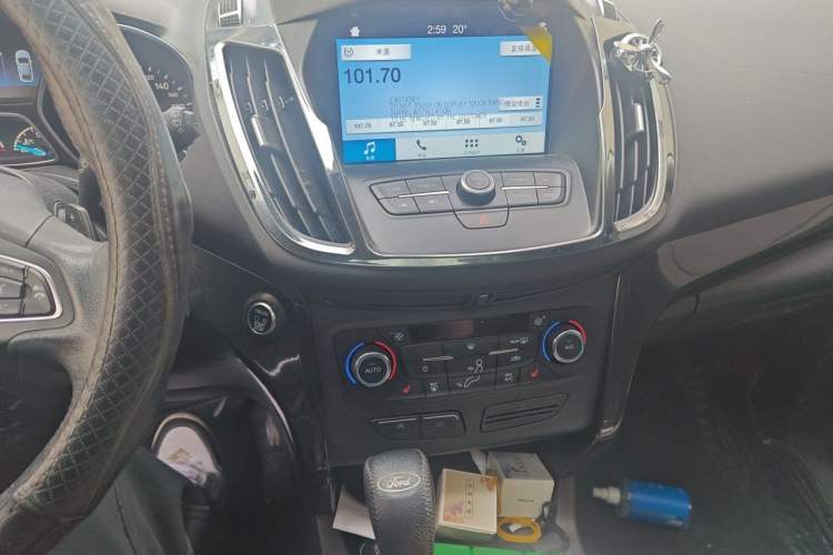 Used Ford Kuga 2017 EcoBoost 180 Two-Wheel-Drive Luxury Wing Edition Audio And AC Panel