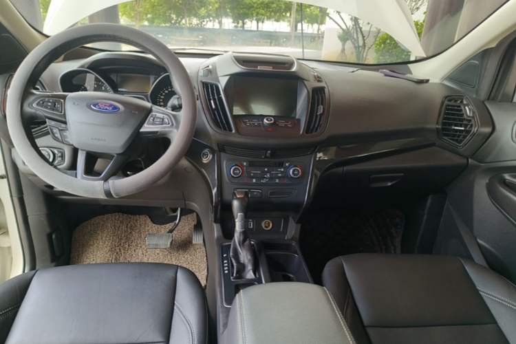 Used Ford Kuga 2017 EcoBoost 180 Two-Wheel-Drive Luxury Wing Edition Center Console