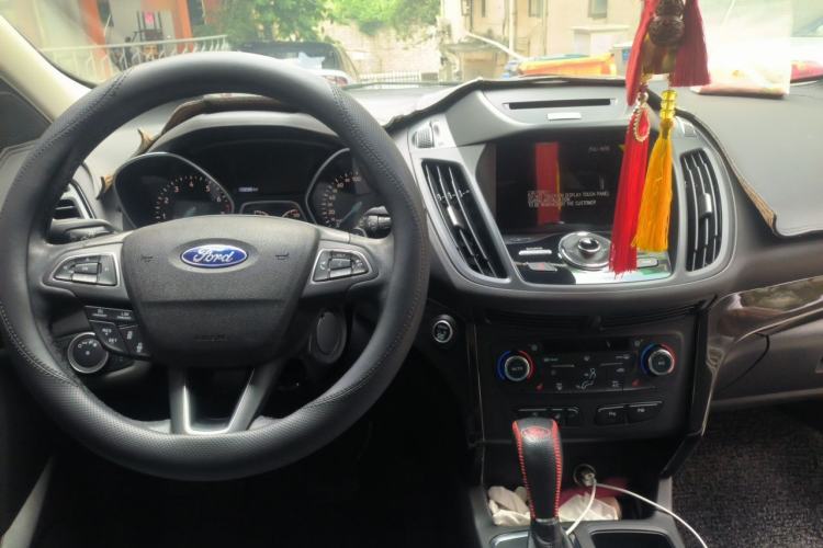 Used Ford Kuga 2017 EcoBoost 245 Four-Wheel Drive Titanium Edition Center Console