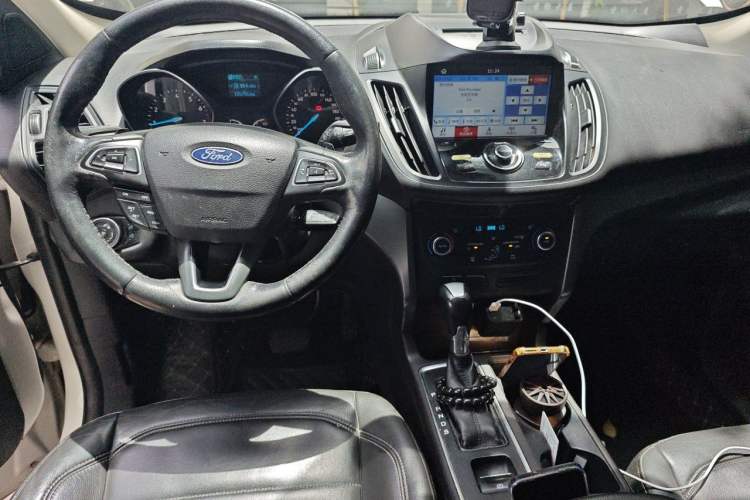 Used Ford Kuga 2017 EcoBoost 180 Two-Wheel-Drive Platinum Edition Center Console