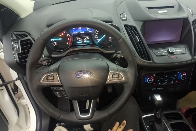 Used Ford Kuga 2017 EcoBoost 180 Two-Wheel-Drive Luxury Wing Edition Center Console