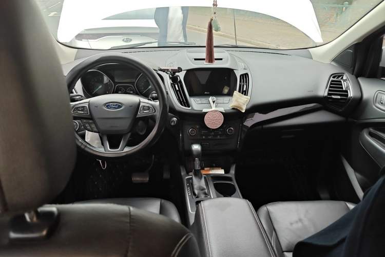 Used Ford Kuga 2017 EcoBoost 180 Two-Wheel-Drive Luxury Wing Edition Center Console