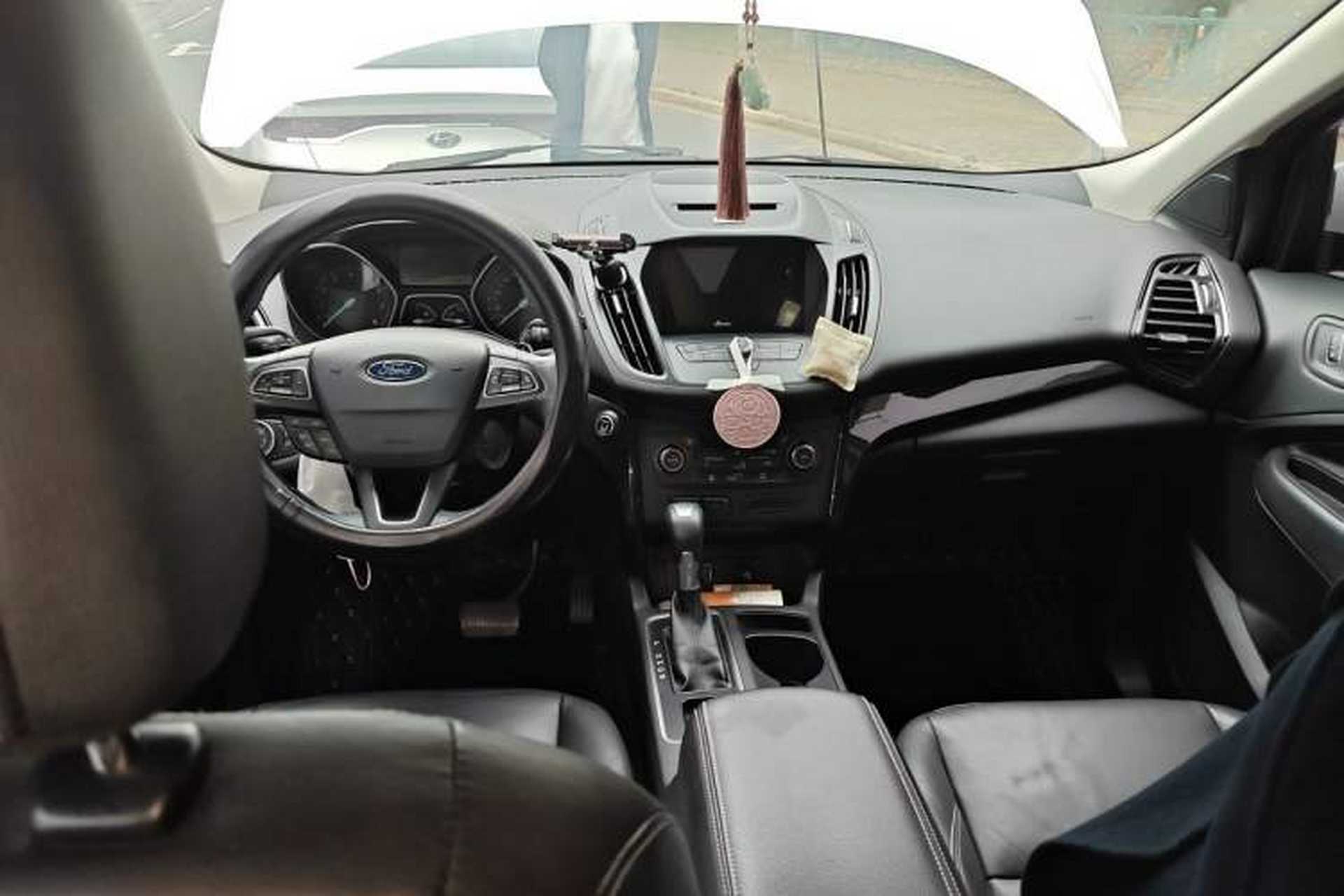 Used Ford Kuga 2017 EcoBoost 180 Two-Wheel-Drive Luxury Wing Edition Center Console