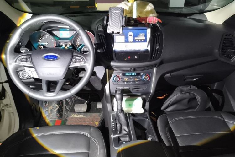Used Ford Kuga 2017 EcoBoost 180 Two-Wheel-Drive Platinum Edition Center Console