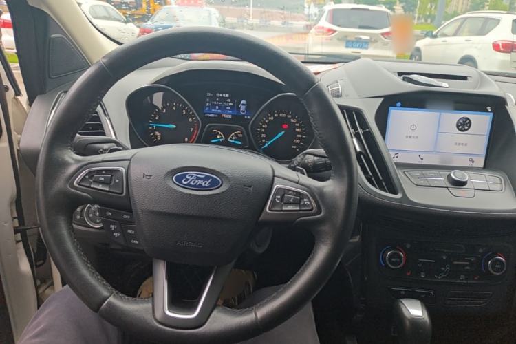 Used Ford Kuga 2017 EcoBoost 180 Two-Wheel-Drive Luxury Wing Edition Center Console