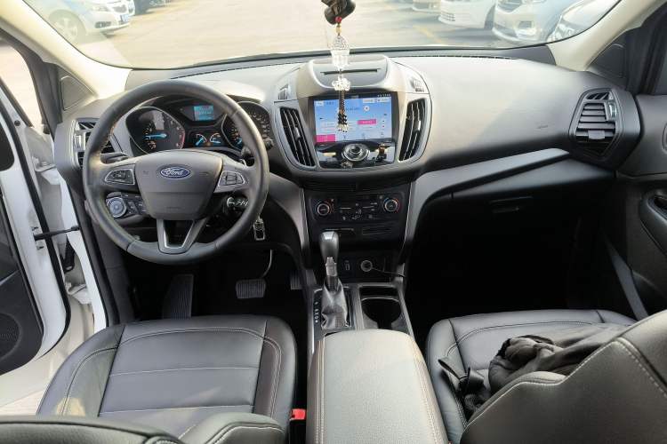 Used Ford Kuga 2017 EcoBoost 180 Two-Wheel-Drive Platinum Edition Center Console