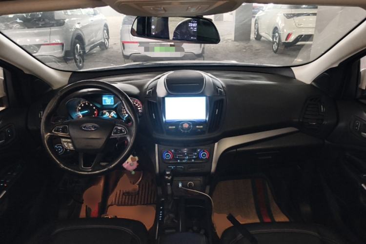 Used Ford Kuga 2017 EcoBoost 180 Two-Wheel-Drive Platinum Edition Center Console
