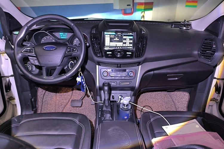 Used Ford Kuga 2017 EcoBoost 180 Two-Wheel-Drive Platinum Edition Center Console