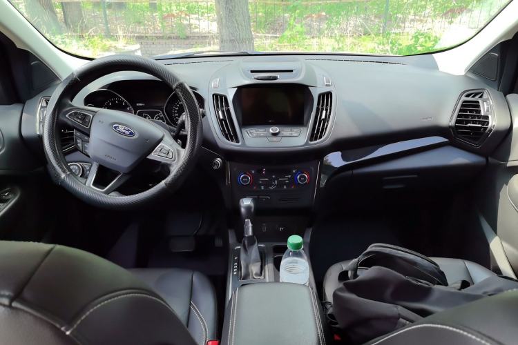 Used Ford Kuga 2017 EcoBoost 180 Two-Wheel-Drive Luxury Wing Edition Center Console