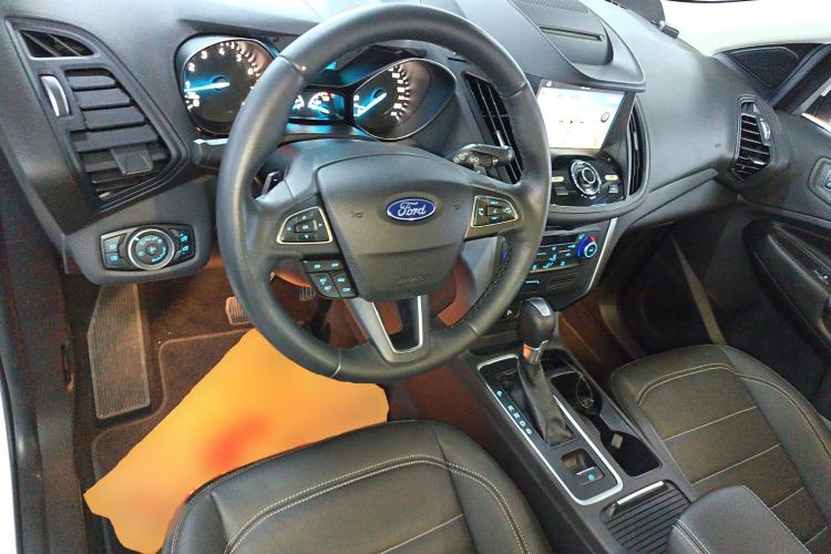 Used Ford Kuga 2017 EcoBoost 180 Two-Wheel-Drive Platinum Edition Center Console