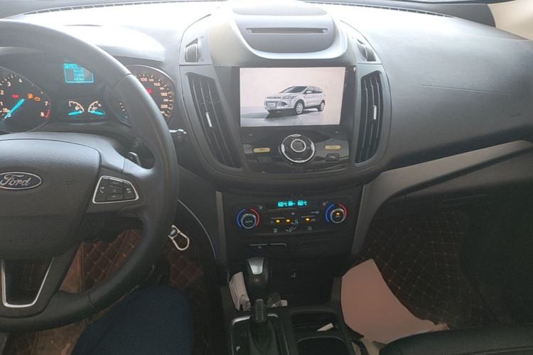 Used Ford Kuga 2017 EcoBoost 180 Two-Wheel-Drive Platinum Edition Center Console