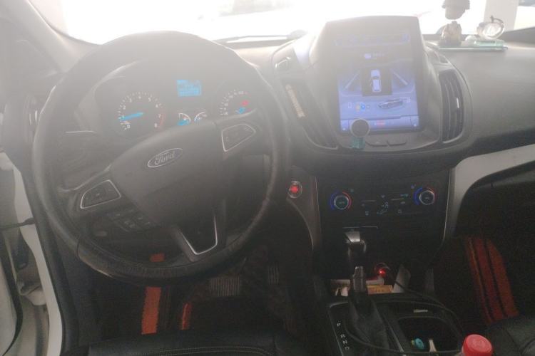 Used Ford Kuga 2017 EcoBoost 180 Two-Wheel-Drive Platinum Edition Center Console