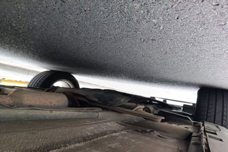 Used Ford Kuga 2017 EcoBoost 180 Two-Wheel-Drive Platinum Edition Chassis Front Left
