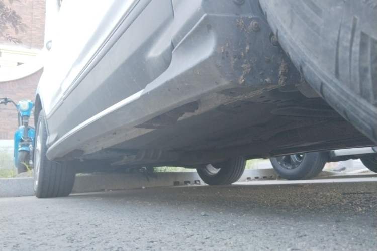 Used Ford Kuga 2017 EcoBoost 180 Two-Wheel-Drive Tiger Leap Model Chassis Front Right