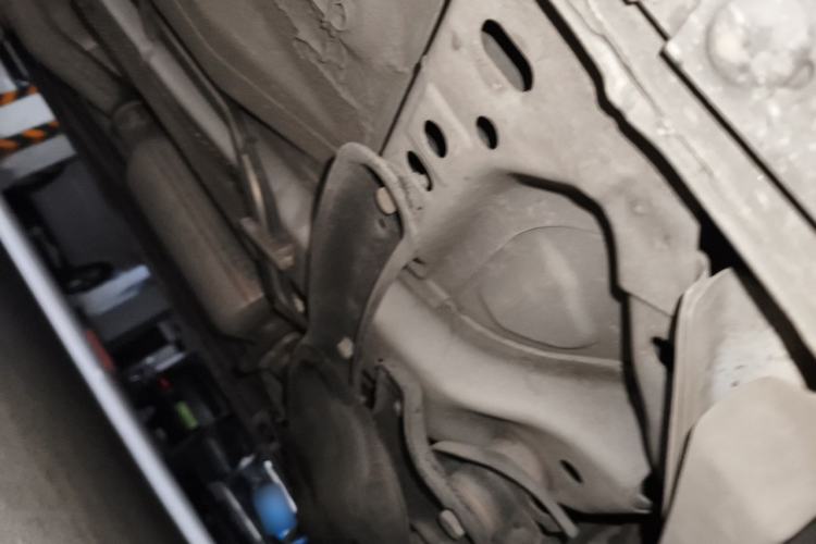 Used Ford Kuga 2017 EcoBoost 180 Two-Wheel-Drive Tiger Leap Model Chassis Front Right