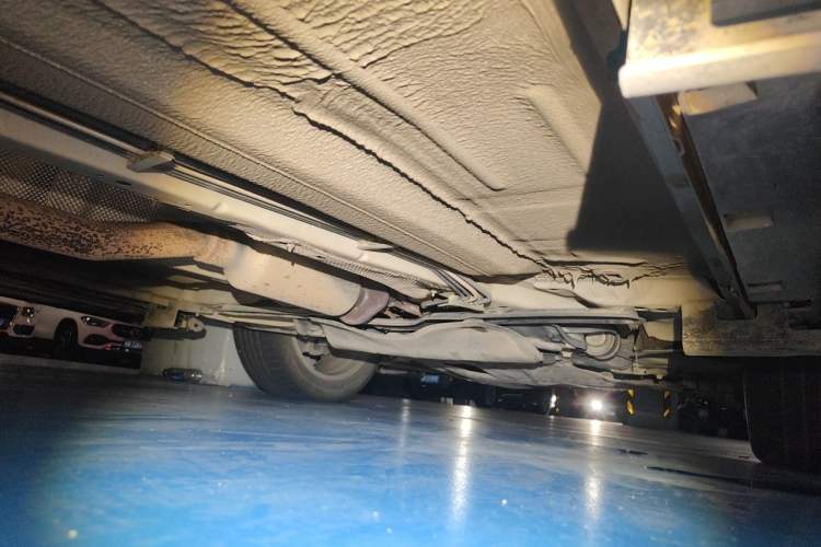 Used Ford Kuga 2017 EcoBoost 180 Two-Wheel-Drive Platinum Edition Chassis Front Right