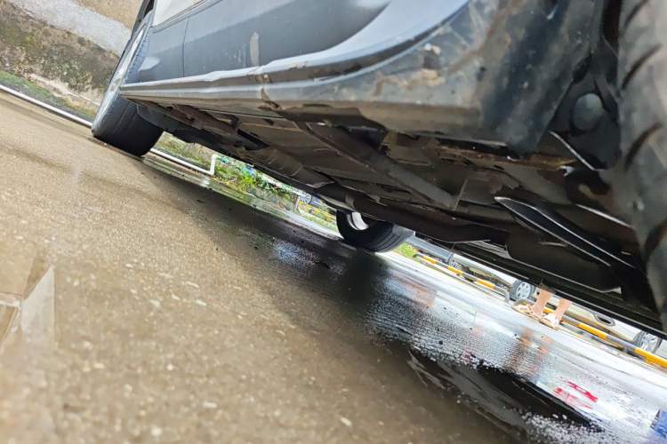 Used Ford Kuga 2017 EcoBoost 180 Two-Wheel-Drive Tiger Leap Model Chassis Front Right