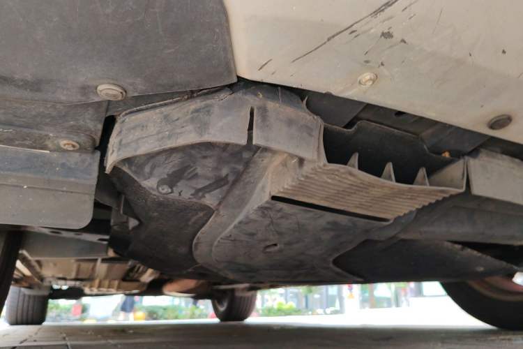 Used Ford Kuga 2017 EcoBoost 180 Two-Wheel-Drive Tiger Leap Model Chassis Front Right