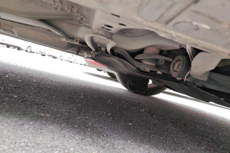 Used Ford Kuga 2017 EcoBoost 180 Two-Wheel-Drive Elite Trim Chassis Front Right
