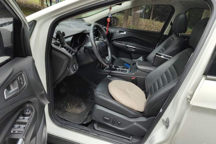 Used Ford Kuga 2017 EcoBoost 180 Two-Wheel-Drive Luxury Wing Edition Driver Seat