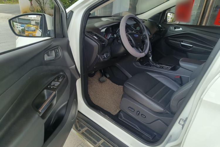 Used Ford Kuga 2017 EcoBoost 180 Two-Wheel-Drive Luxury Wing Edition Driver Seat
