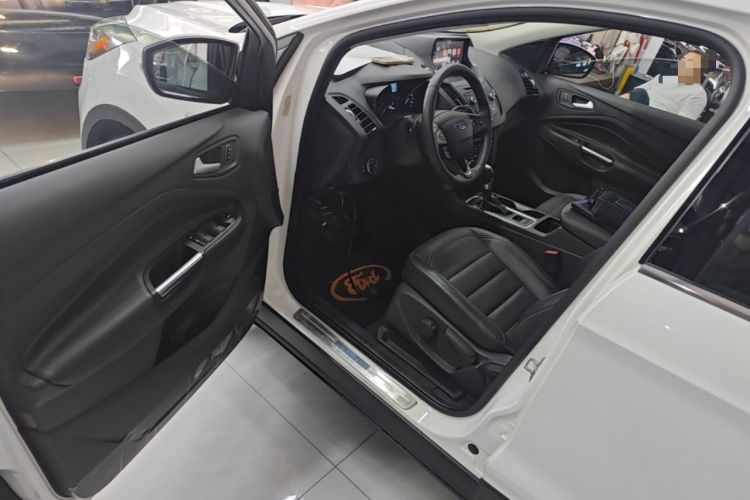 Used Ford Kuga 2017 EcoBoost 180 Two-Wheel-Drive Platinum Edition Driver Seat