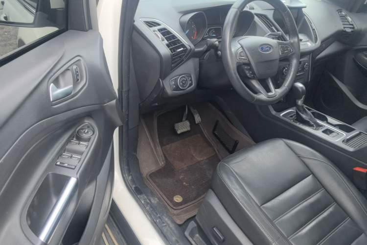 Used Ford Kuga 2017 EcoBoost 180 Two-Wheel-Drive Luxury Wing Edition Driver Seat