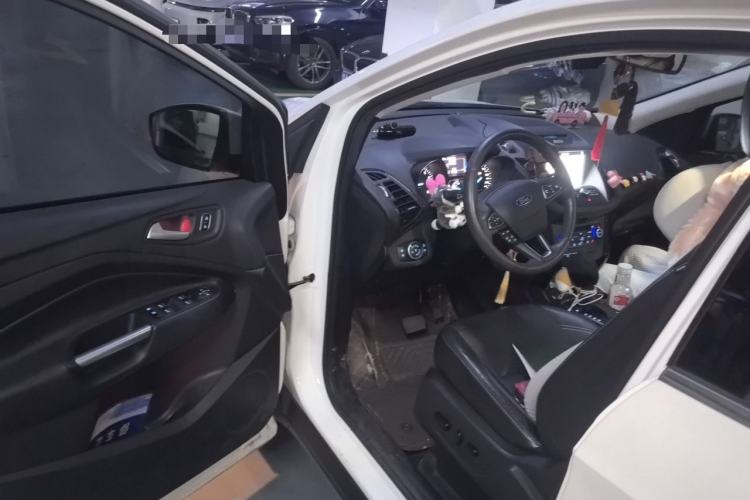 Used Ford Kuga 2017 EcoBoost 180 Two-Wheel-Drive Luxury Wing Edition Driver Seat