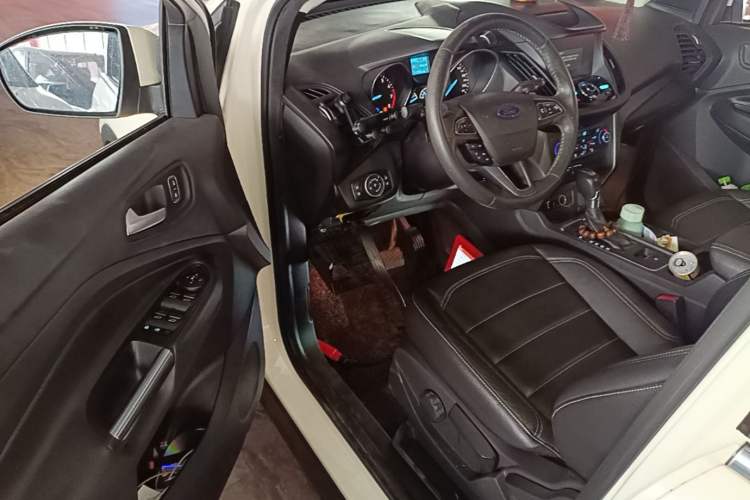 Used Ford Kuga 2017 EcoBoost 180 Two-Wheel-Drive Tiger Leap Model Driver Seat