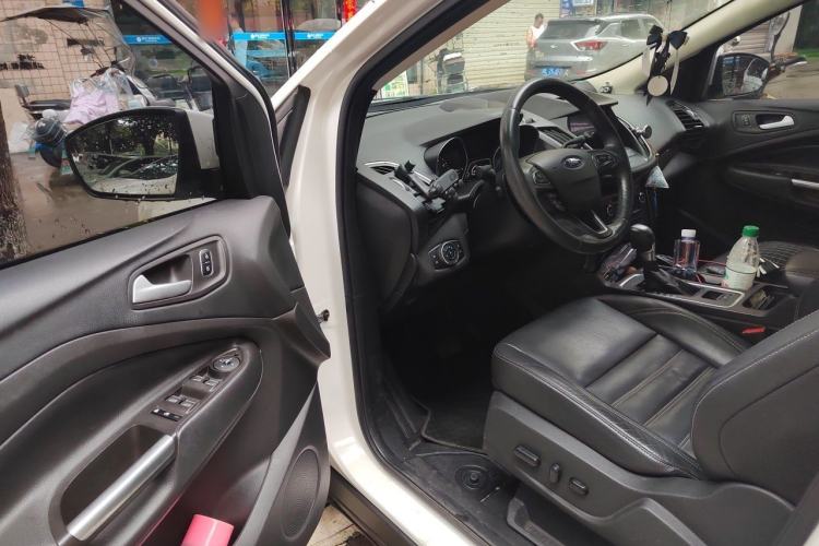 Used Ford Kuga 2017 EcoBoost 180 Two-Wheel-Drive Luxury Wing Edition Driver Seat