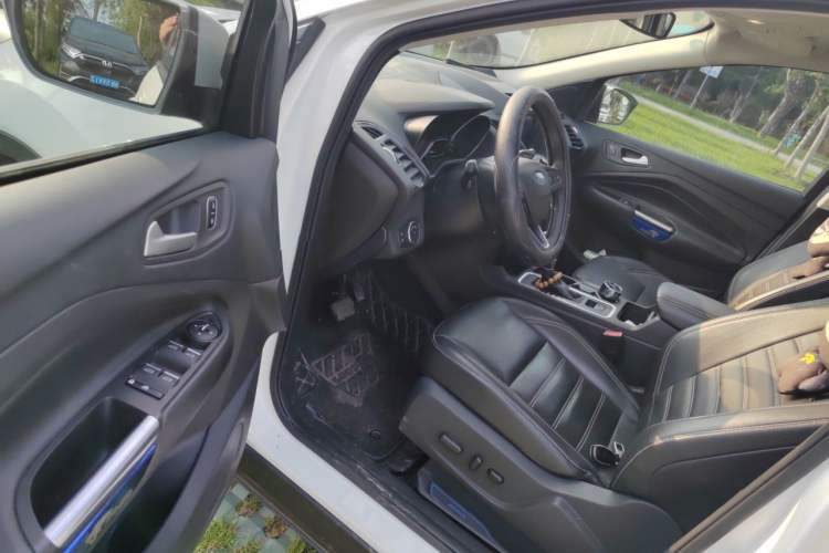 Used Ford Kuga 2017 EcoBoost 180 Two-Wheel-Drive Luxury Wing Edition Driver Seat