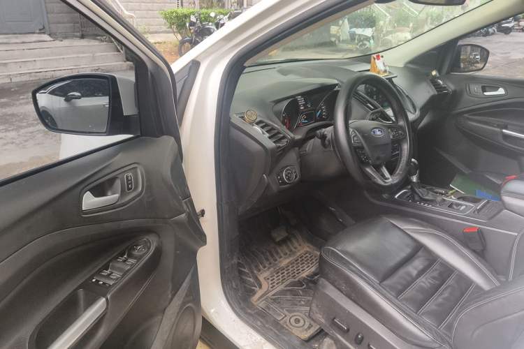 Used Ford Kuga 2017 EcoBoost 180 Two-Wheel-Drive Luxury Wing Edition Driver Seat