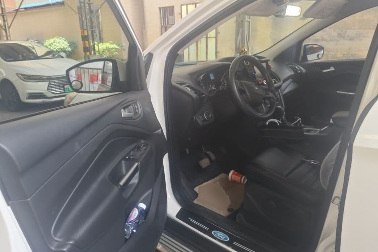 Used Ford Kuga 2017 EcoBoost 180 Two-Wheel-Drive Luxury Wing Edition Driver Seat