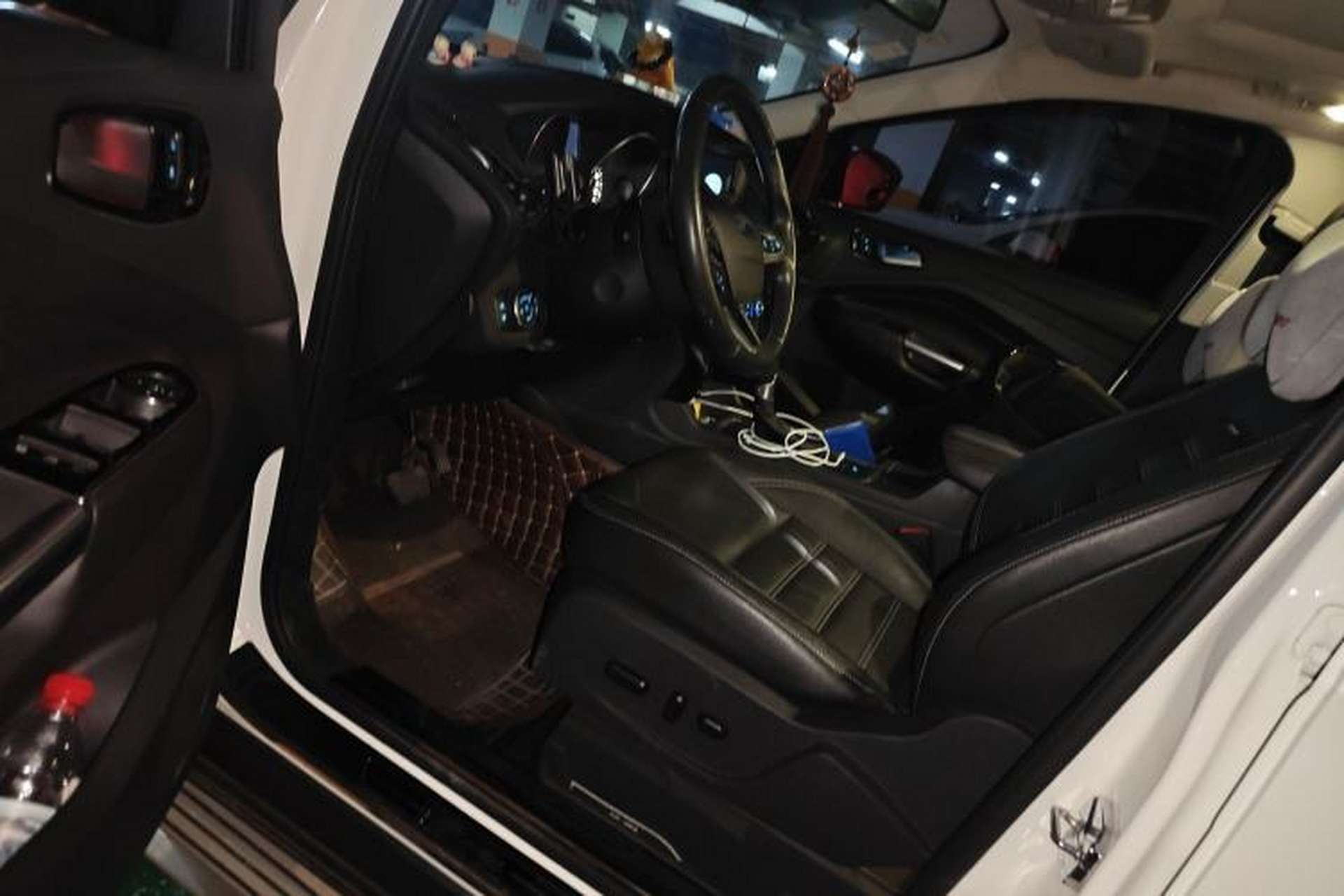 Used Ford Kuga 2017 EcoBoost 180 Two-Wheel-Drive Luxury Wing Edition Driver Seat