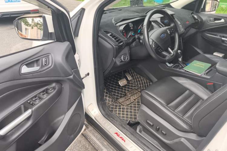 Used Ford Kuga 2017 EcoBoost 180 Two-Wheel-Drive Luxury Wing Edition Driver Seat