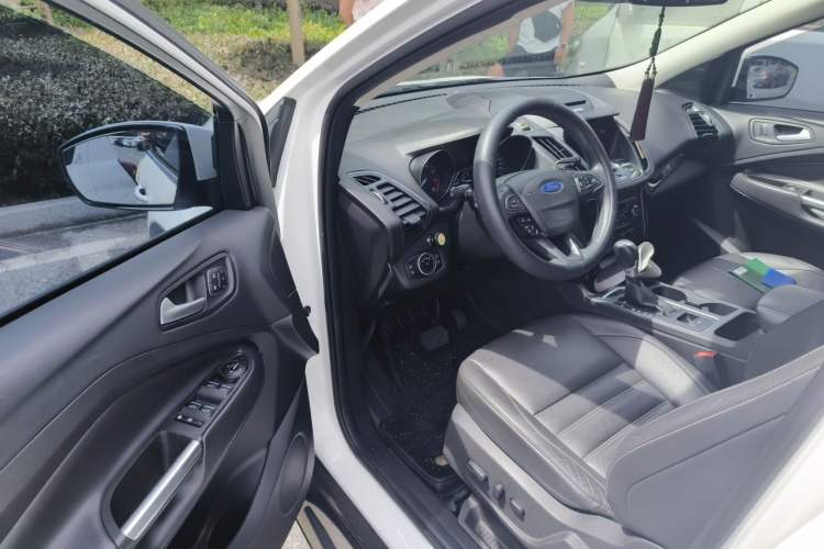 Used Ford Kuga 2017 EcoBoost 245 Four-Wheel Drive Titanium Edition Driver Seat