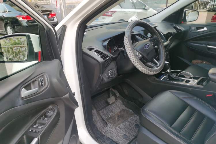 Used Ford Kuga 2017 EcoBoost 180 Two-Wheel-Drive Luxury Wing Edition Driver Seat