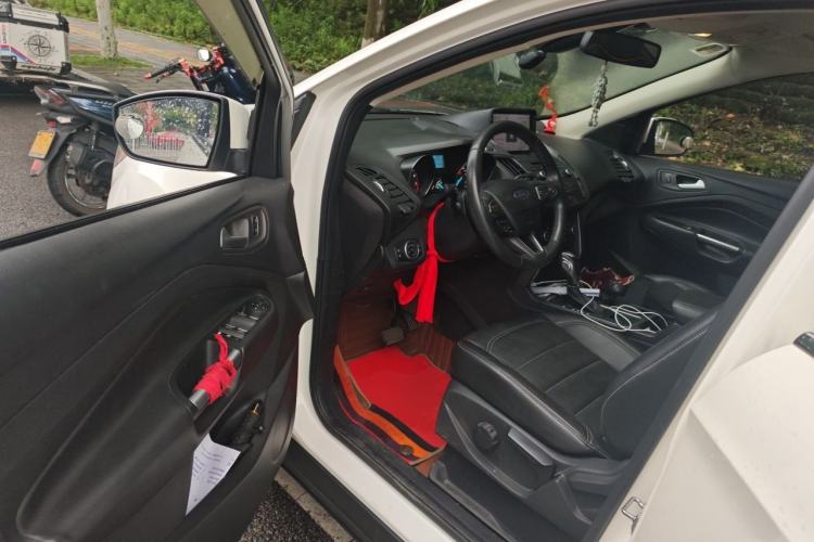 Used Ford Kuga 2017 EcoBoost 180 Two-Wheel-Drive Elite Trim Driver Seat