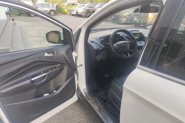 Used Ford Kuga 2017 EcoBoost 180 Two-Wheel-Drive Luxury Wing Edition Driver Seat