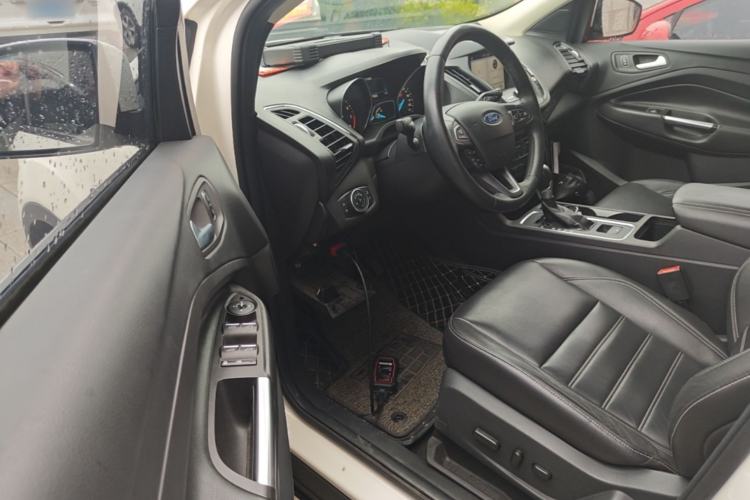 Used Ford Kuga 2017 EcoBoost 180 Two-Wheel-Drive Luxury Wing Edition Driver Seat