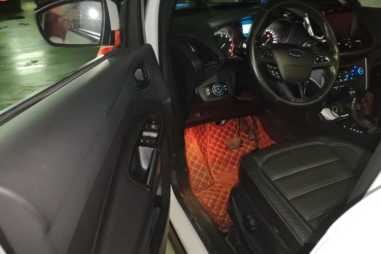 Used Ford Kuga 2017 EcoBoost 180 Two-Wheel-Drive Platinum Edition Driver Seat
