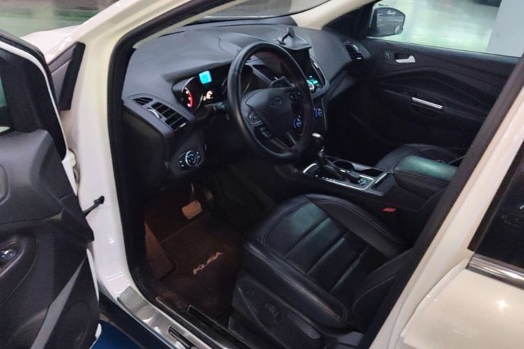 Used Ford Kuga 2017 EcoBoost 180 Two-Wheel-Drive Platinum Edition Driver Seat