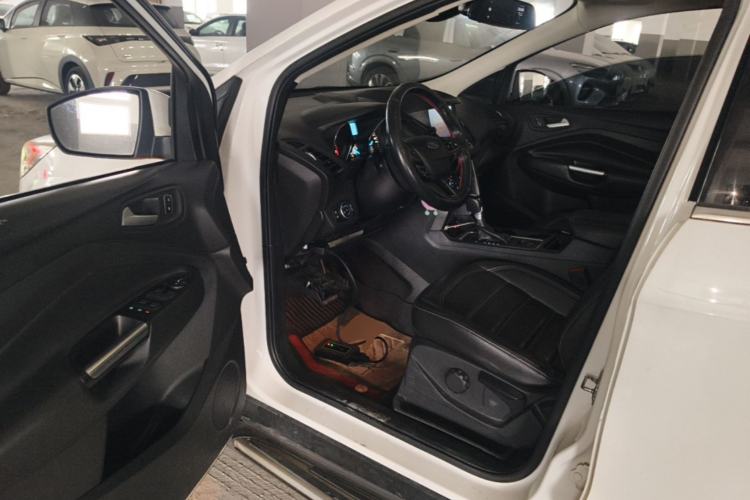 Used Ford Kuga 2017 EcoBoost 180 Two-Wheel-Drive Platinum Edition Driver Seat