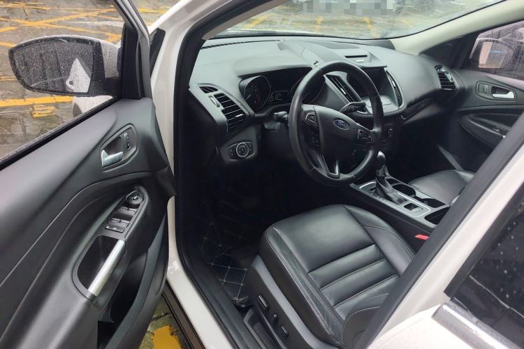 Used Ford Kuga 2017 EcoBoost 180 Two-Wheel-Drive Luxury Wing Edition Driver Seat