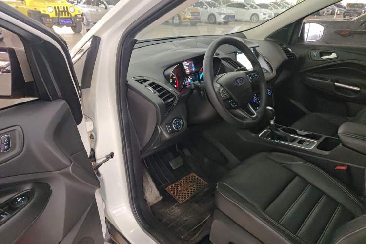 Used Ford Kuga 2017 EcoBoost 180 Two-Wheel-Drive Luxury Wing Edition Driver Seat