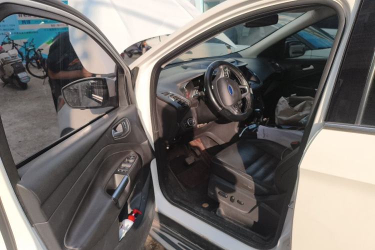 Used Ford Kuga 2017 EcoBoost 180 Two-Wheel-Drive Luxury Wing Edition Driver Seat