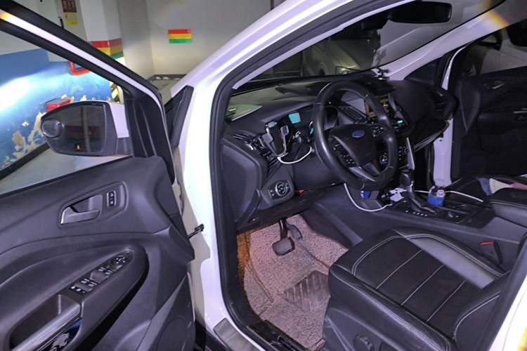 Used Ford Kuga 2017 EcoBoost 180 Two-Wheel-Drive Platinum Edition Driver Seat