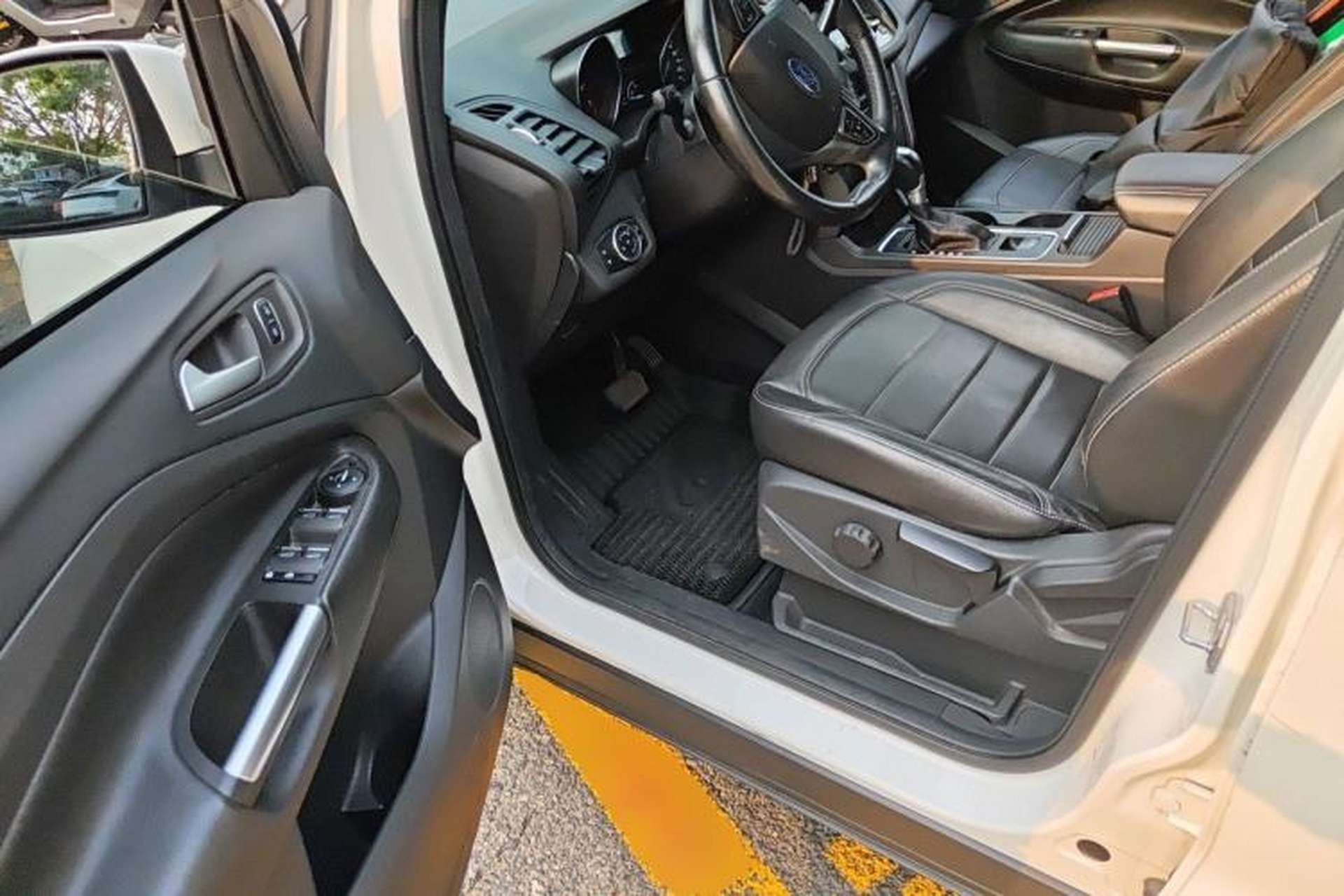 Used Ford Kuga 2017 EcoBoost 180 Two-Wheel-Drive Tiger Leap Model Driver Seat